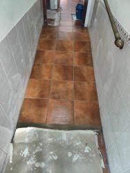 Reforma integral de alicatado suelo en Madrid - Reformas Pradena